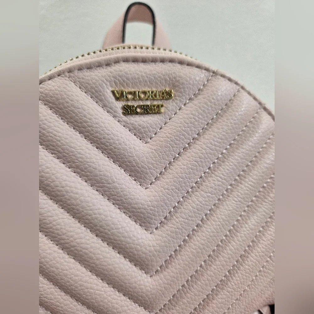 VICTORIA'S SECRET Pink V-Quilt City Mini Chain Zip Faux Leather Casual Backpack